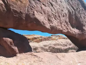 Puerta de Hayu Marca (Cristóbal Espinoza)