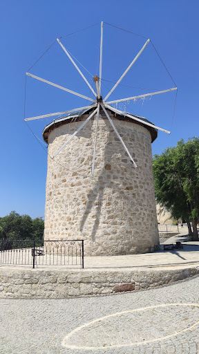Alaçatı Değirmenleri