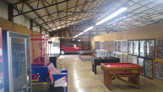 Moe's Eagle Nest Pool Hall