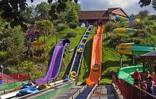 Hotels near Woodlands Family Theme Park
