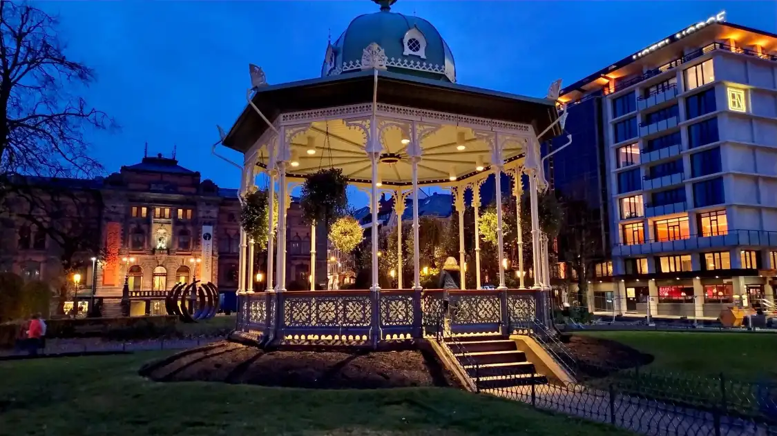 Hotels near Festplassen