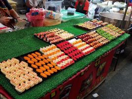 Din Daeng Market