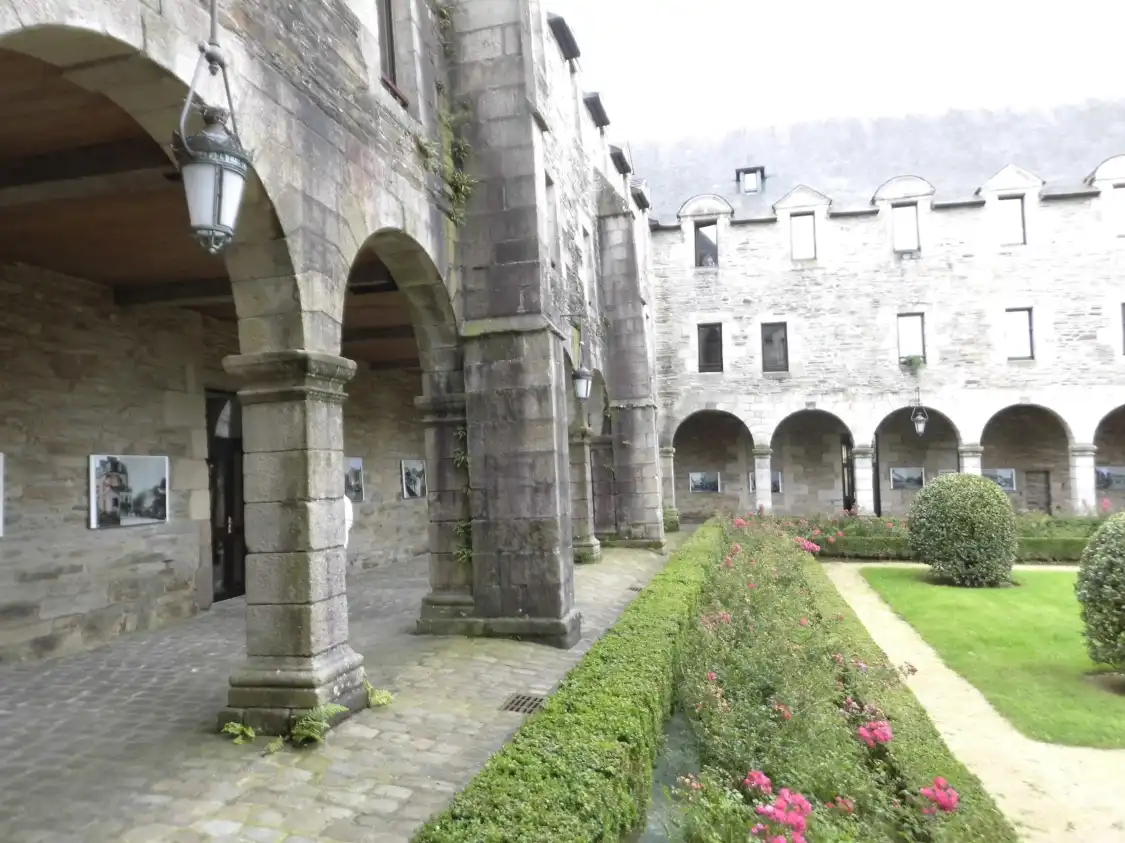Hotels near Chapelle des Ursulines