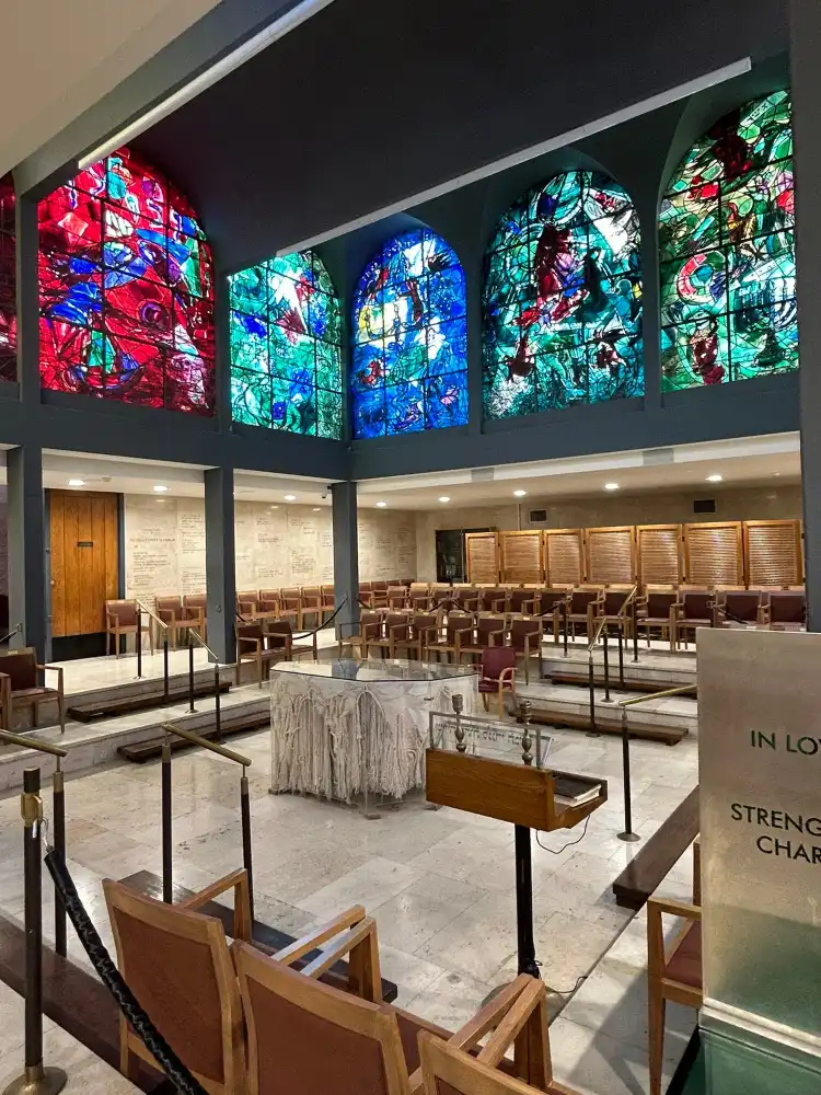 Hotel dekat The Chagall Windows