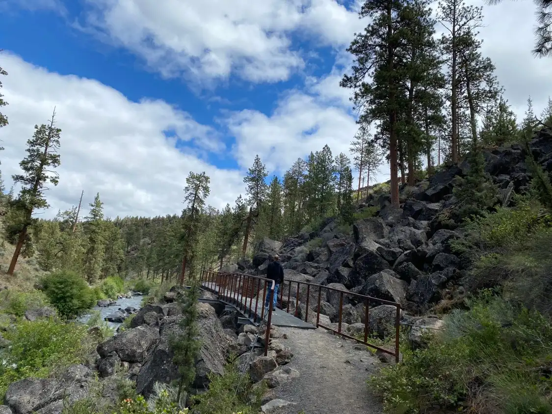 Hotels near Tumalo State Park