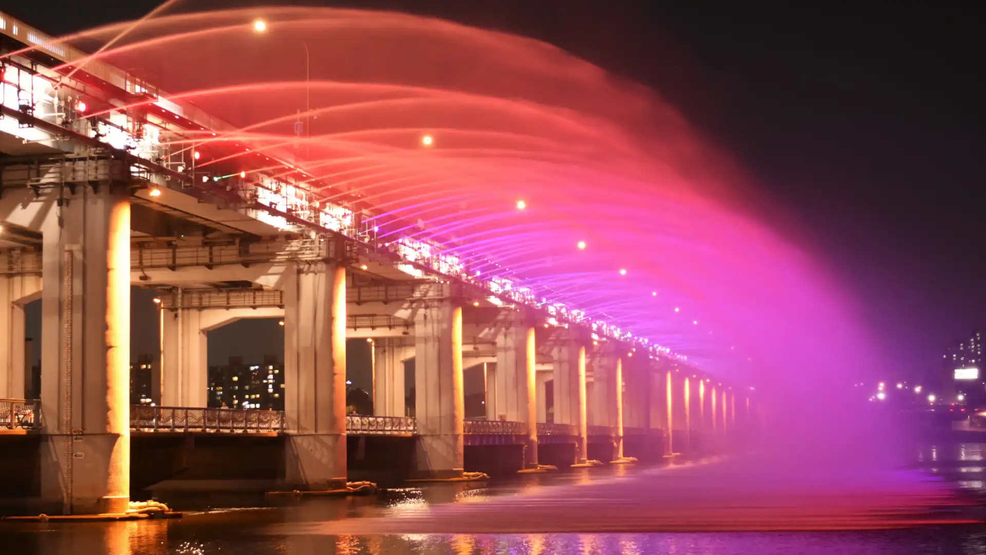 Hotels near Banpo Bridge
