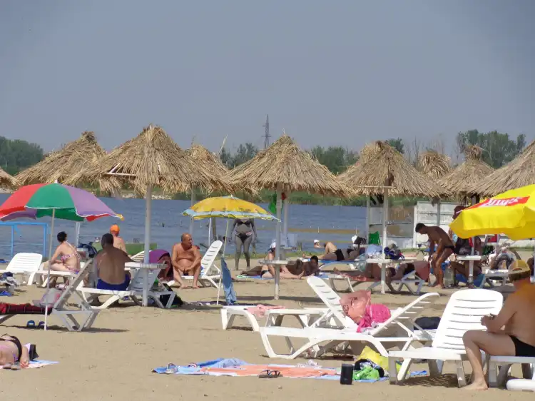 Hotels in Tandarei