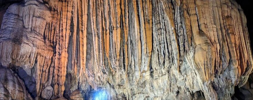 Nguom Ngao Cave