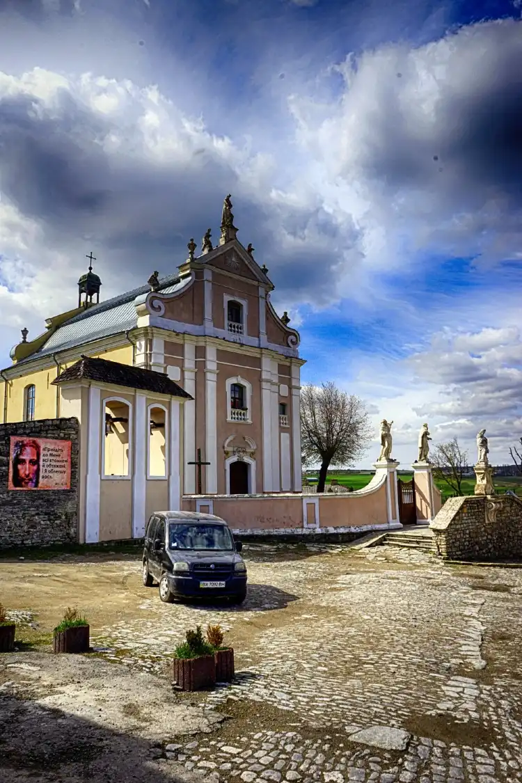 Hotels near St. Josafat Trinitarian Cathedral