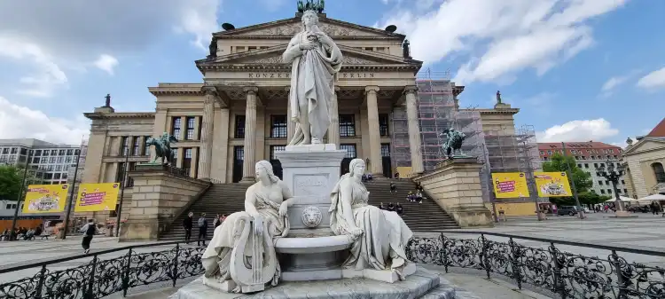 Hotels in der Nähe von Schillerbrunnen / Schillerdenkmal