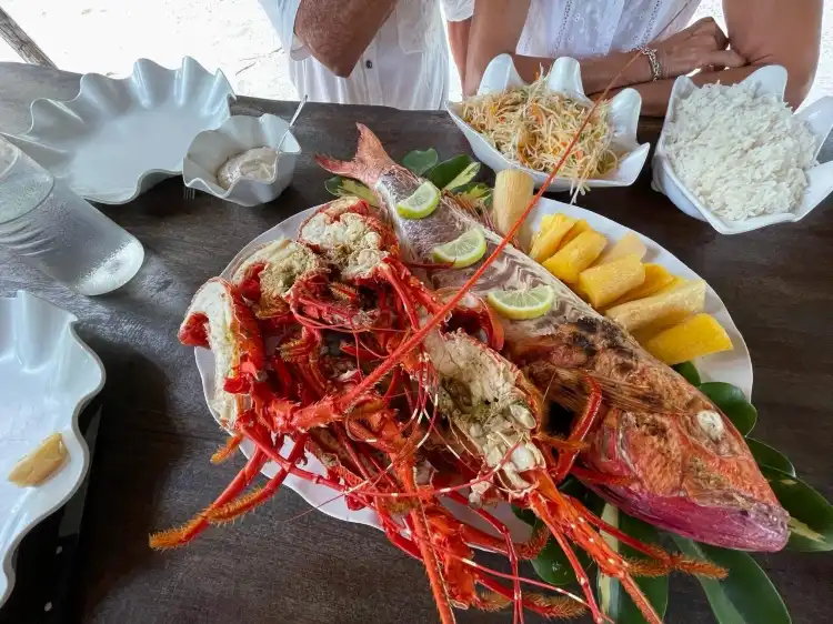Hotels near Ile Moro