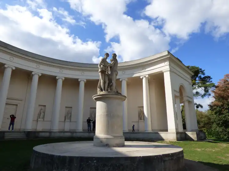 Hotels in Hlohovec u Breclave