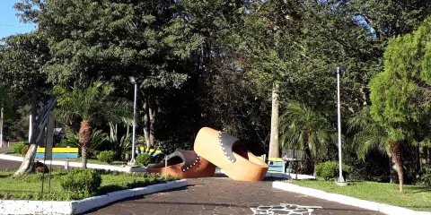 Monumento Teu e Tonia