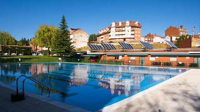 Piscina de Verano de La Virgen del Camino