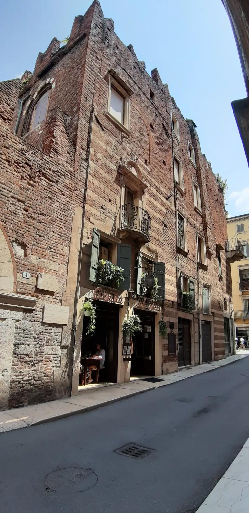 3_House of Romeo