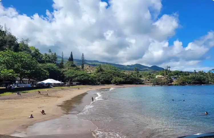 Hotel dekat Hana Bay
