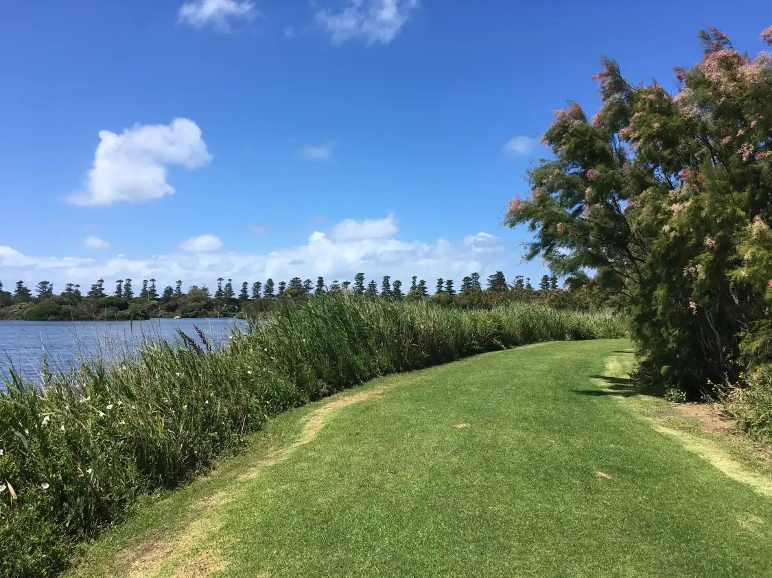 Hotels near Lake Pertobe Adventure Playground