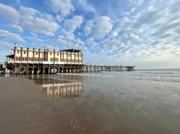 Hotels near Sunglow Fishing Pier