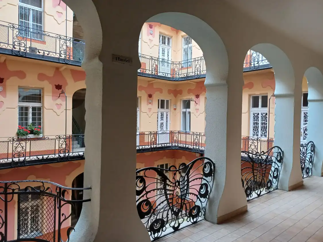 Hotel in zona Bedo-Haz