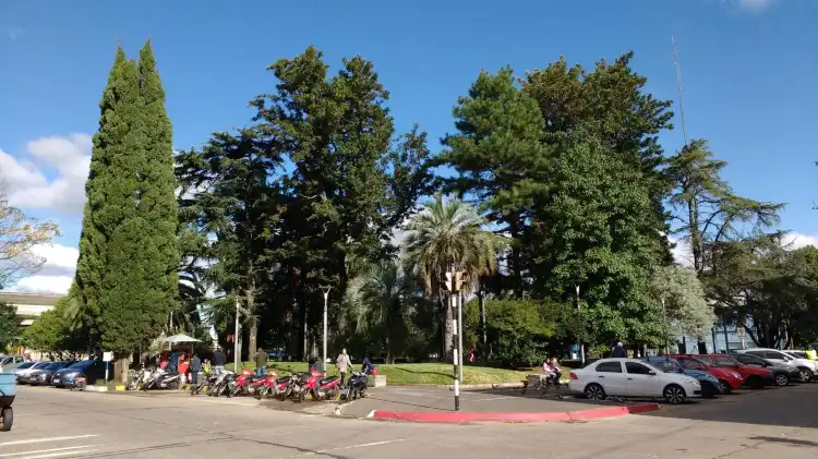 Hotels near Plaza Artigas