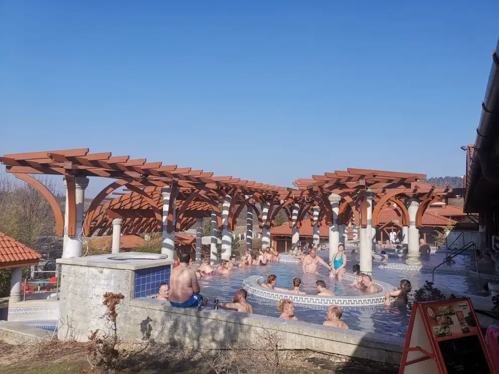 Hotels near Cascade Barlang Furdo