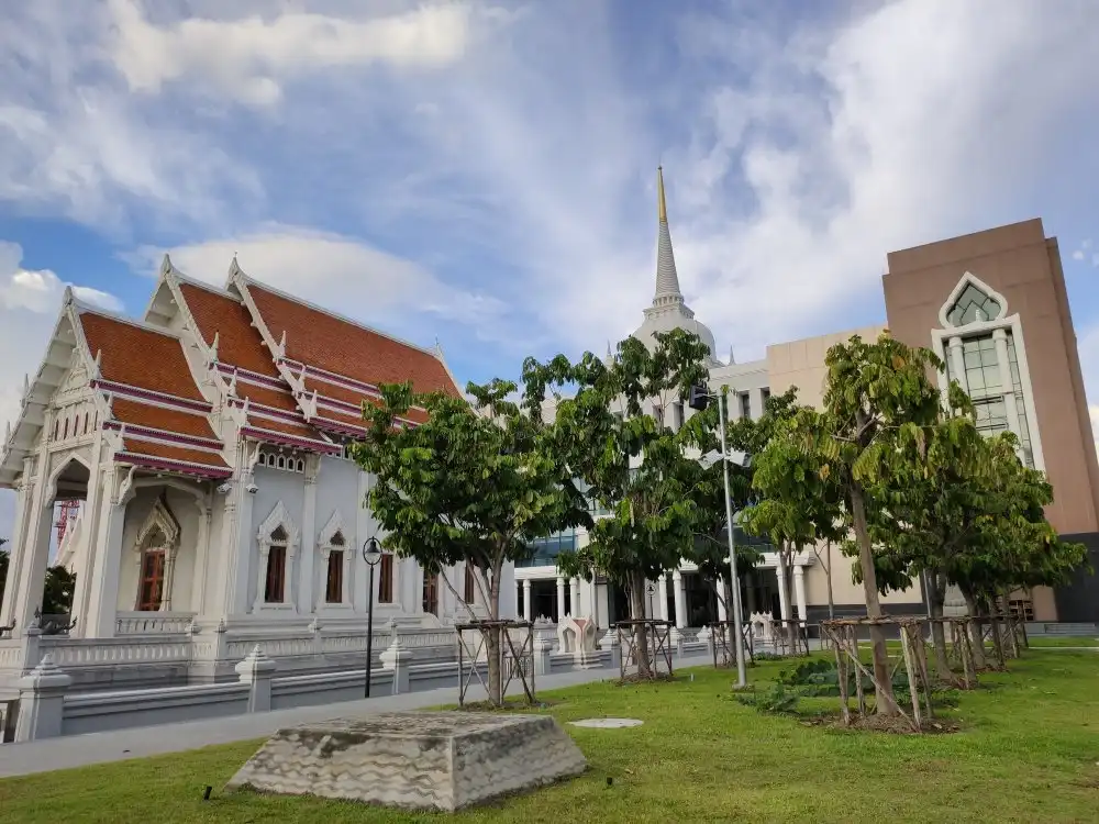 Hotels near Wat cholpratarn rangsarit