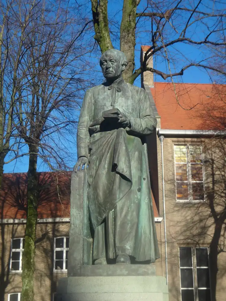 Hotels near Monument to Guido Gezelle