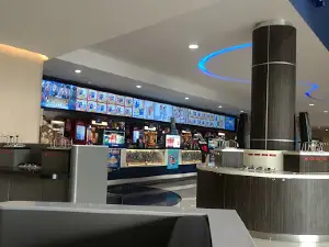 Cinepolis pluus Averanda Square.