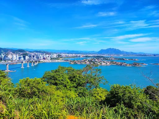 Road access to the Morro Moreno