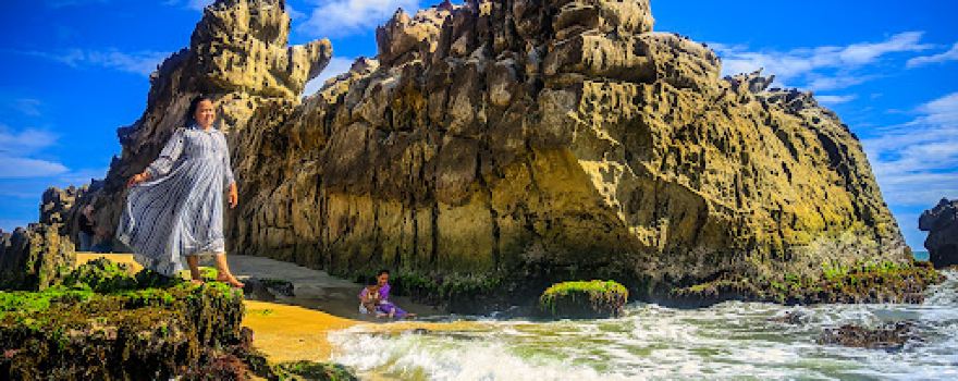 Pantai Karang Songsong