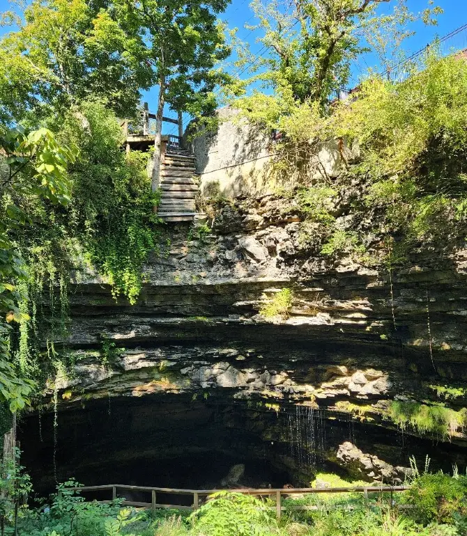 Horse Cave