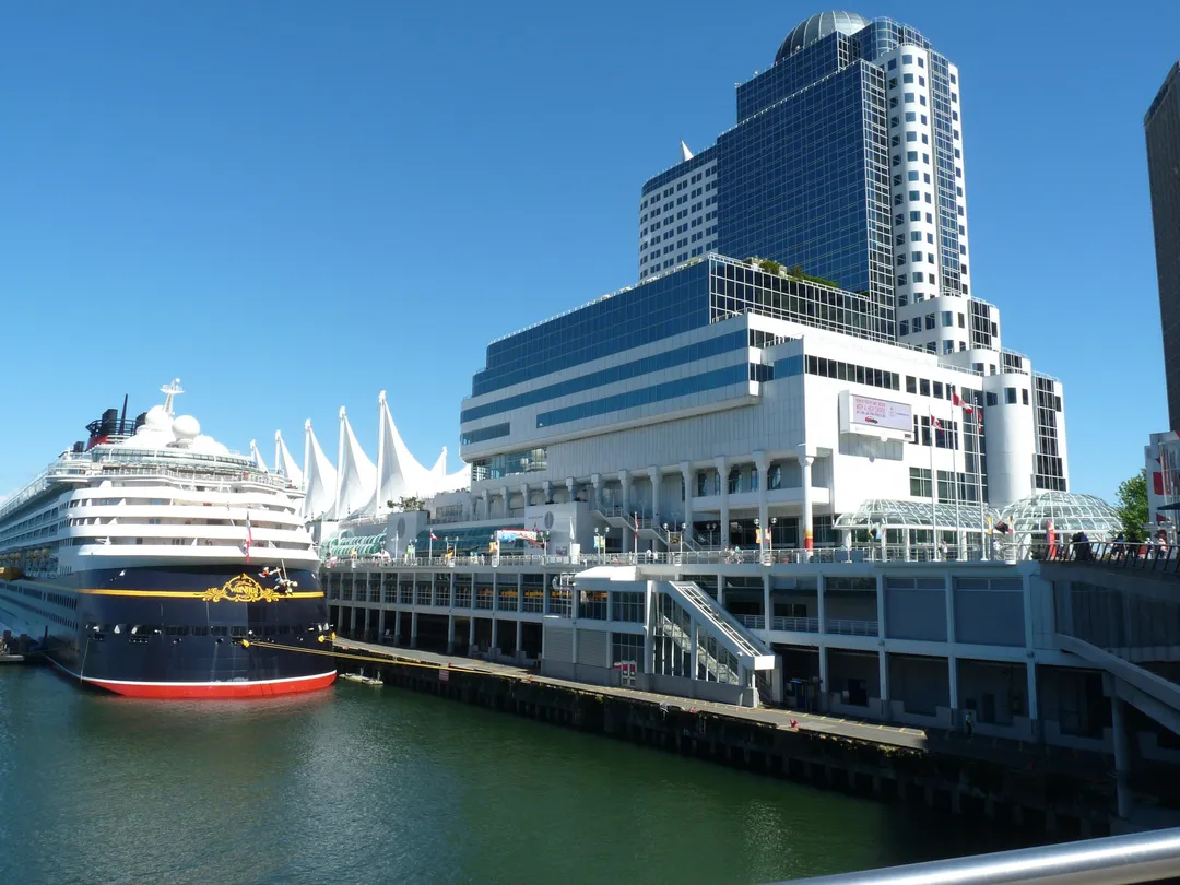 5_แคนาดาเพลส