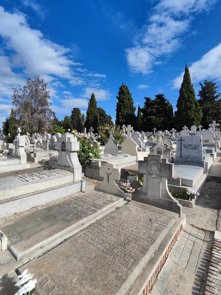 Các khách sạn gần Cementerio de Nuestra Senora de la Almudena
