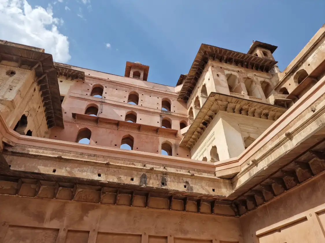 Отели рядом с достопримечательностью «Raja Mahal Orchcha»
