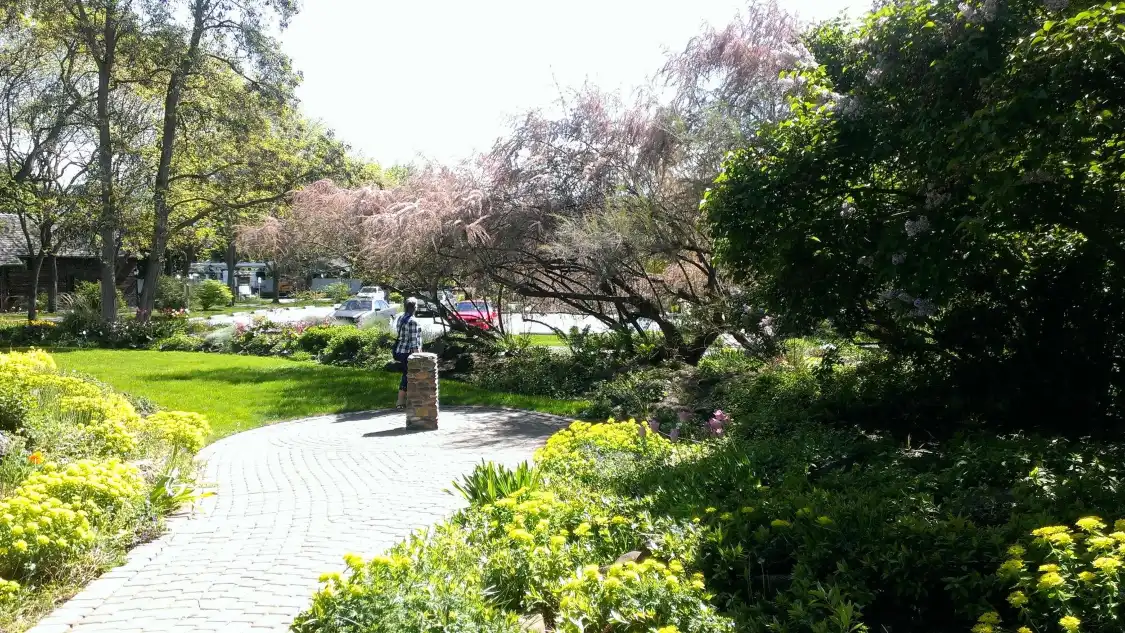 Hotels near Guisachan Heritage Park