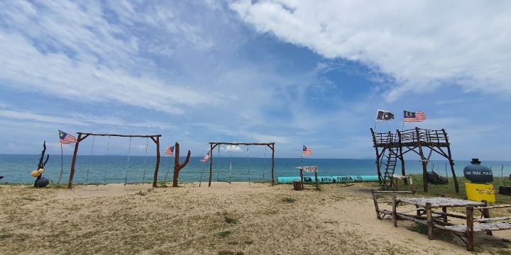 Penarik Beach