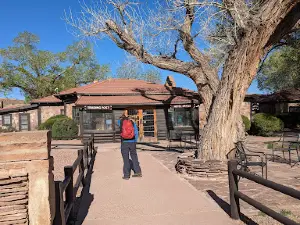 Tséyi' Diné Heritage Area - Cottonwood Campground at Canyon De Chelly