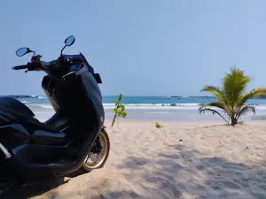 Pantai Legon Pari