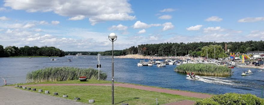 Letnik Camping Noclegi Pole namiotowe Domki