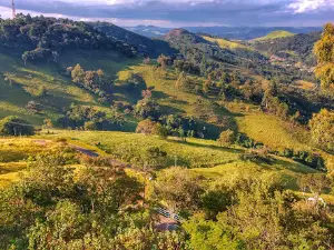 Mega Tirolesa de Pedra Bela