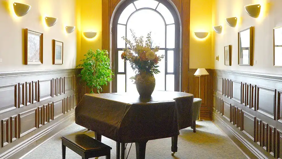 Hotel in zona McDougall Centre
