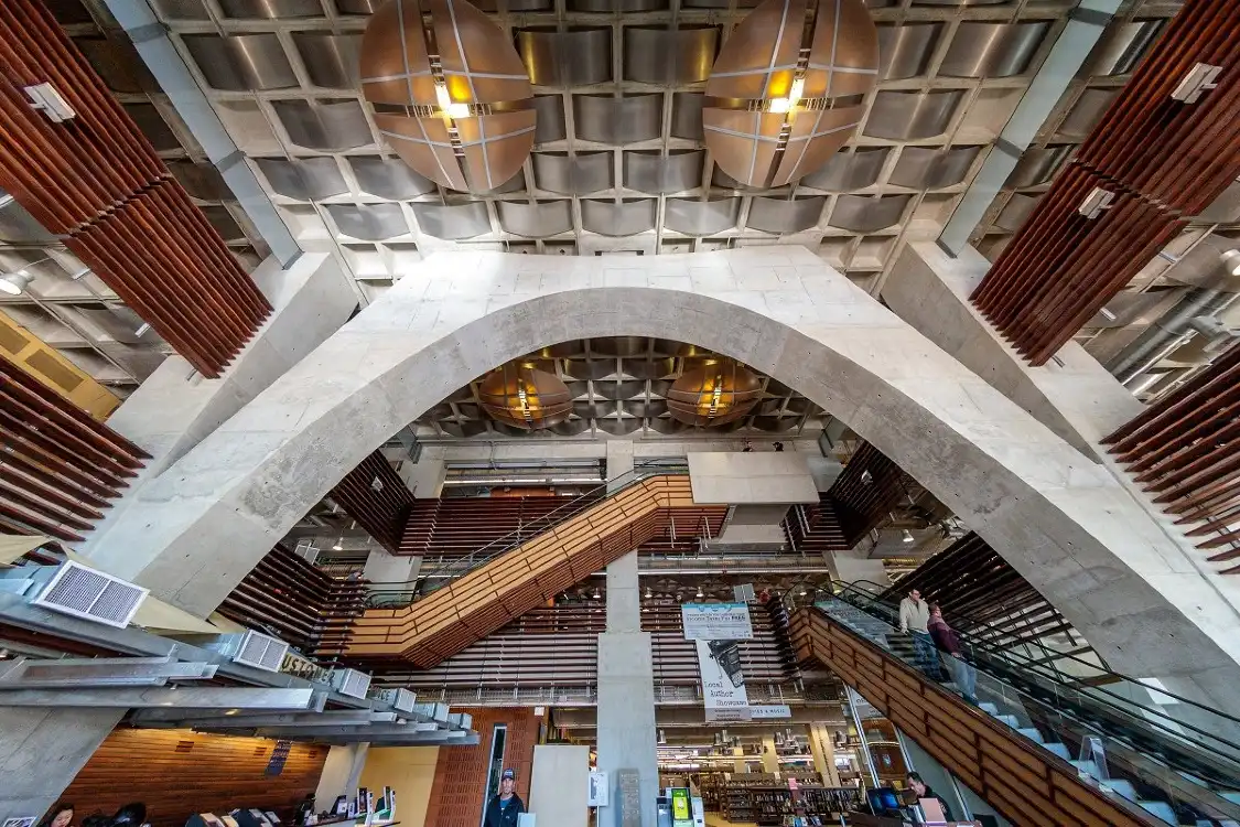 Hotel dekat San Diego Central Library