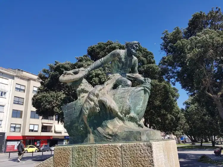 Hotels near Castelo do Queijo