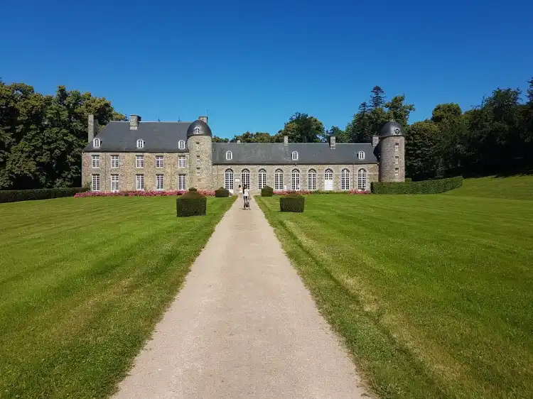 Hotels in Pontécoulant
