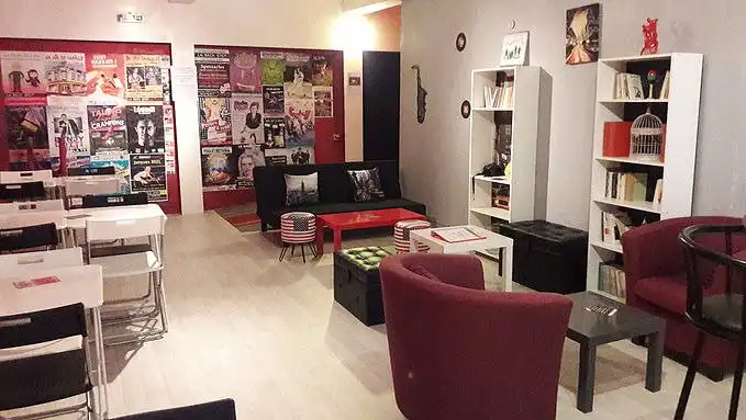 Hotel dekat Le Back Step Cafe Theatre