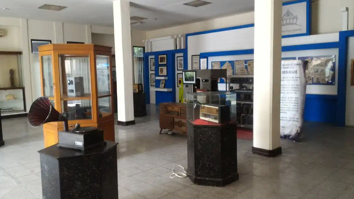 Hotels near National Press Museum