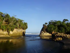 Pantai Cicaladi