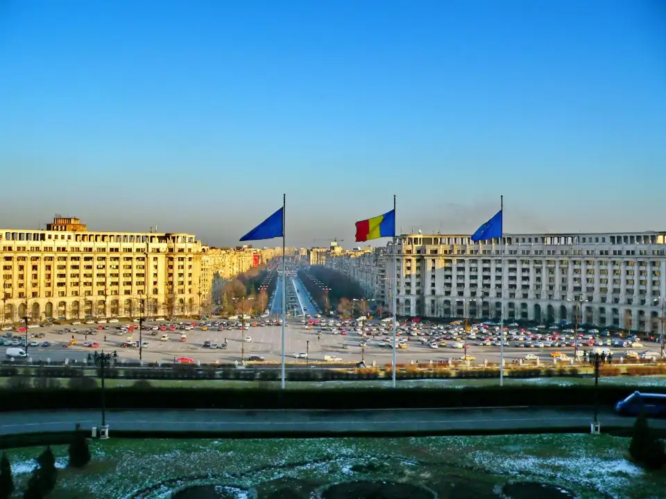 1_Constitution Square