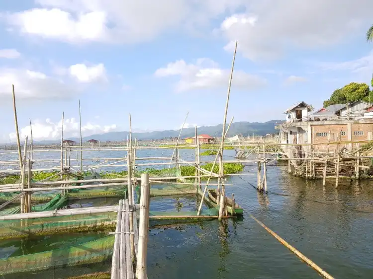 Hotels in Danau Tondano