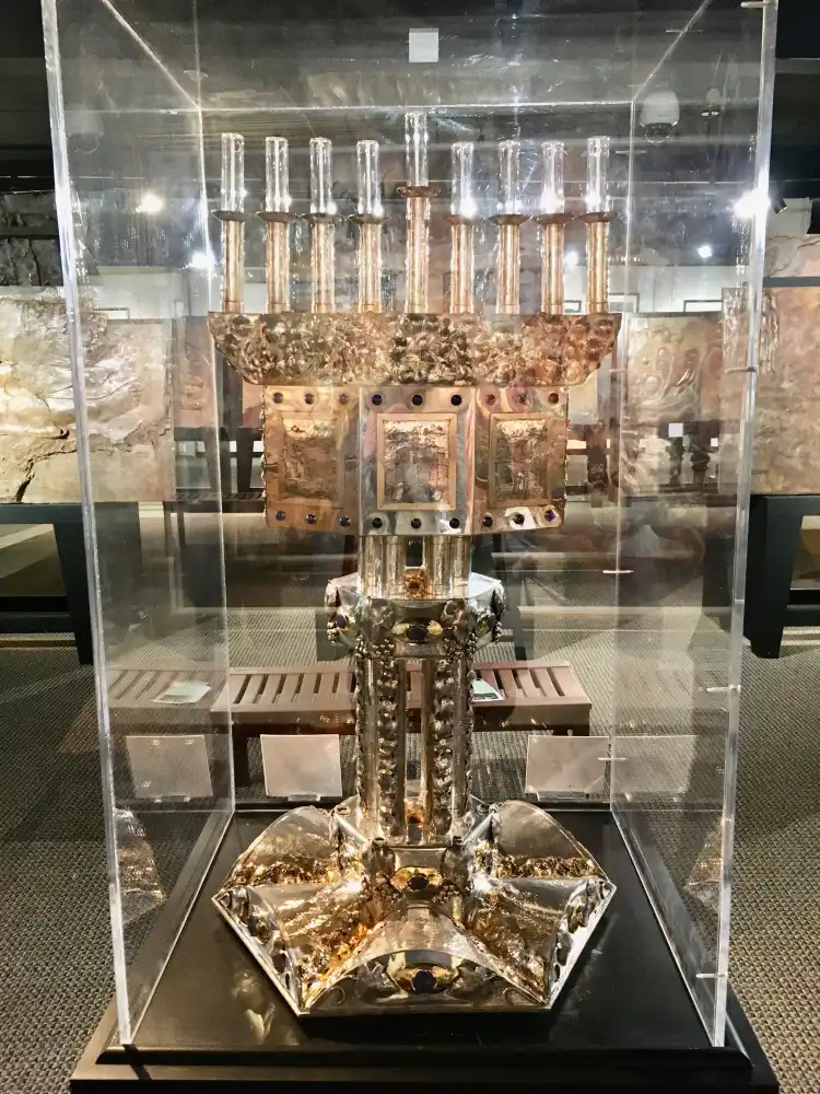 Các khách sạn gần Belz Museum of Asian & Judaic Art